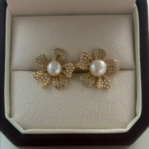 Elegant Gold and Pearl Flower Earrings - Picture 2 of 7